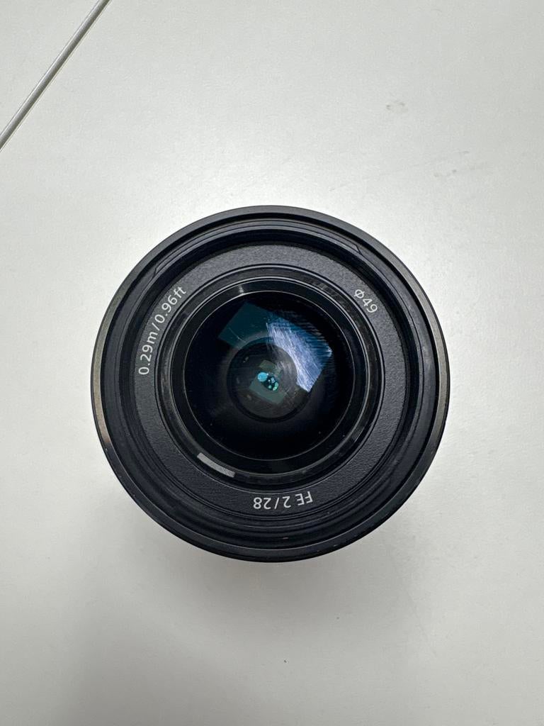 Sony FE 2/28 lens, Ophalen of Verzenden, Gebruikt, Standaardlens