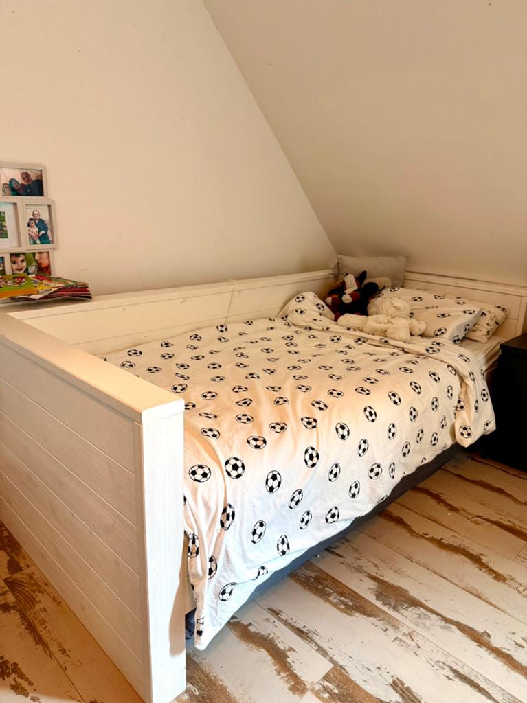 Woood Dennis bedbank 90x200 inc matras swiss sense, Huis en Inrichting, Slaapkamer | Bedden, 90 cm, Eenpersoons, Ophalen of Verzenden