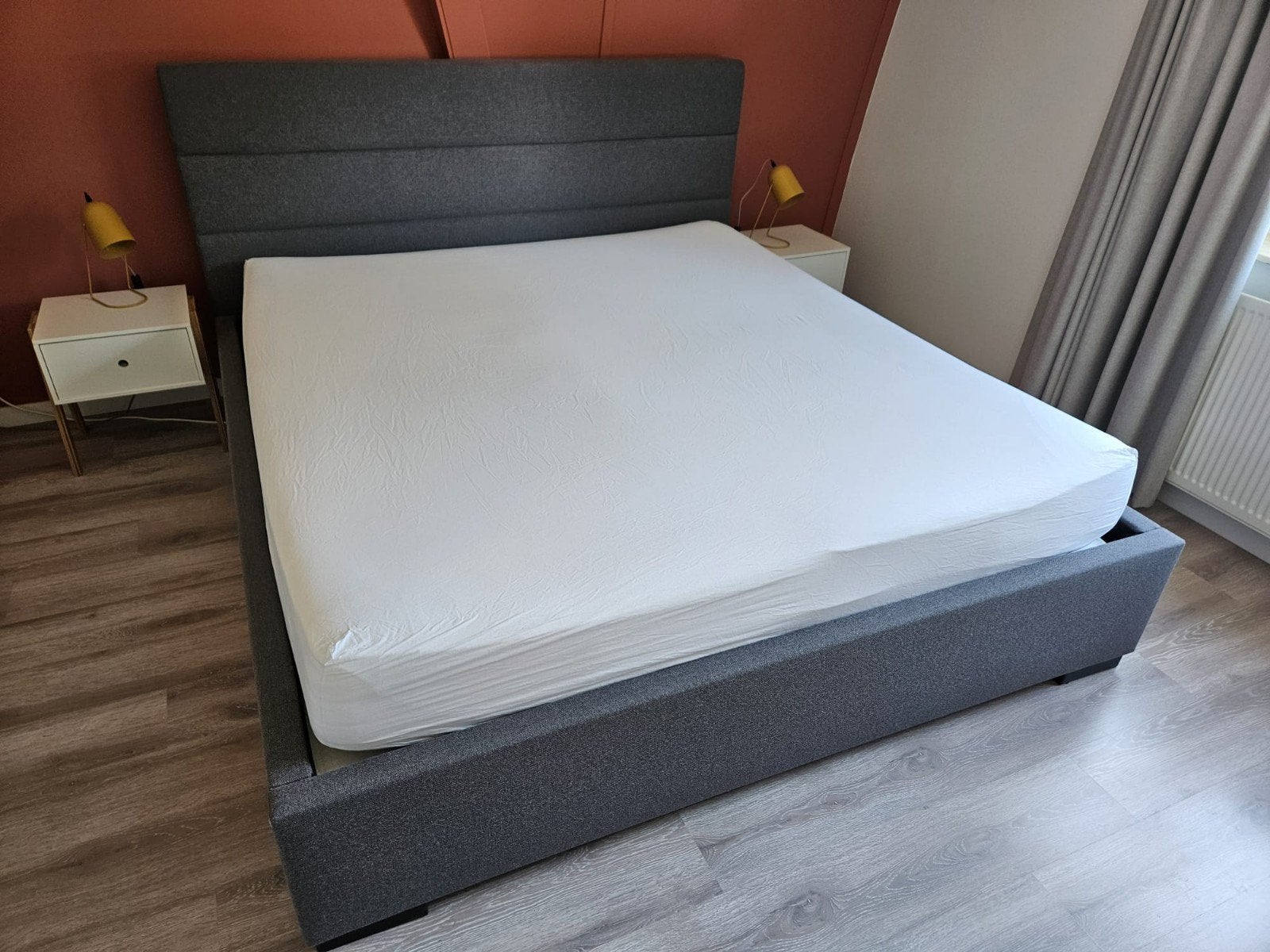 Tweepersoons bed ombouw met gestoffeerd hoofdbord 180x200cm, Huis en Inrichting, Slaapkamer | Bedden, Ophalen, Gebruikt, Tweepersoons