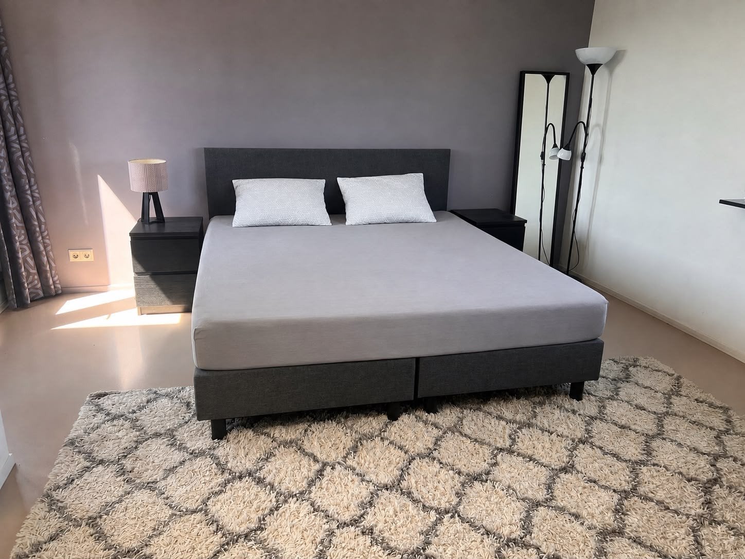 Complete slaapkamer: bed, nachtkastjes, lamp, tapijt, Ophalen
