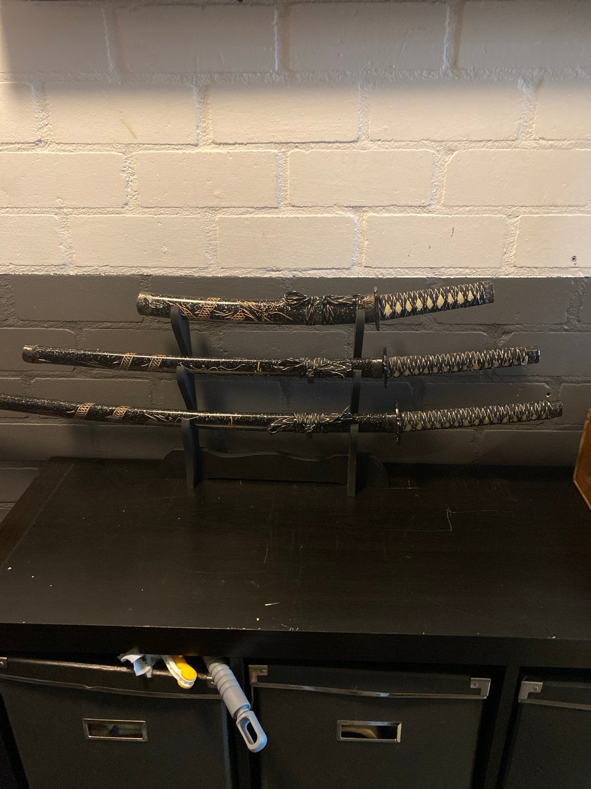 Set van 3 decoratieve katana zwaarden met standaard, Verzamelen, Ophalen, Gebruikt