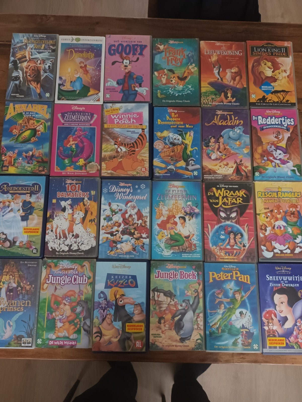 Grote collectie Disney VHS videobanden (25 stuks), Gebruikt, Animatie, Alle leeftijden, Box/collectie