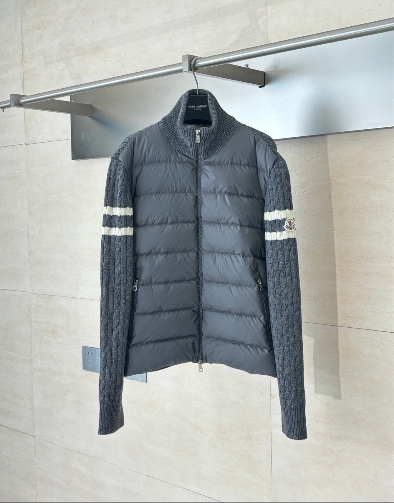 Moncler gewatteerd vest met gebreide mouwen, Verzenden, Nieuw, Overige maten, Grijs