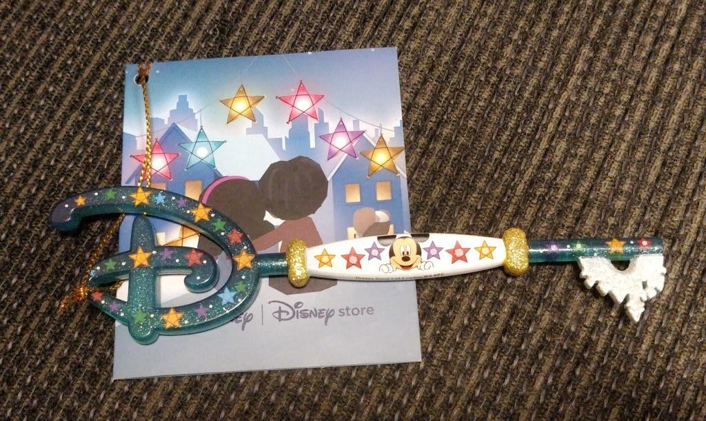 Disney store sleutels, Verzamelen, Disney, Ophalen of Verzenden, Overige figuren, Zo goed als nieuw, Overige typen
