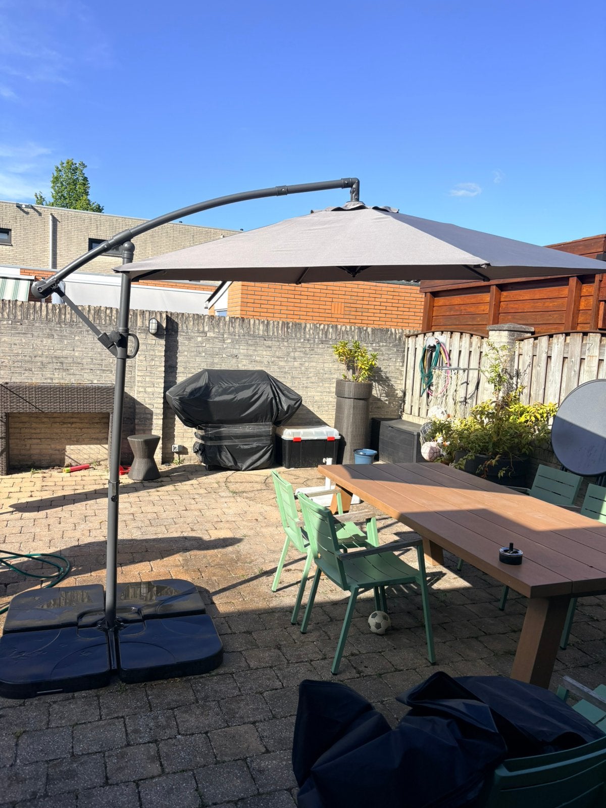 Nog goede zweefparasol met voet, Tuin en Terras, Parasols, Ophalen, Zo goed als nieuw, Zweefparasol
