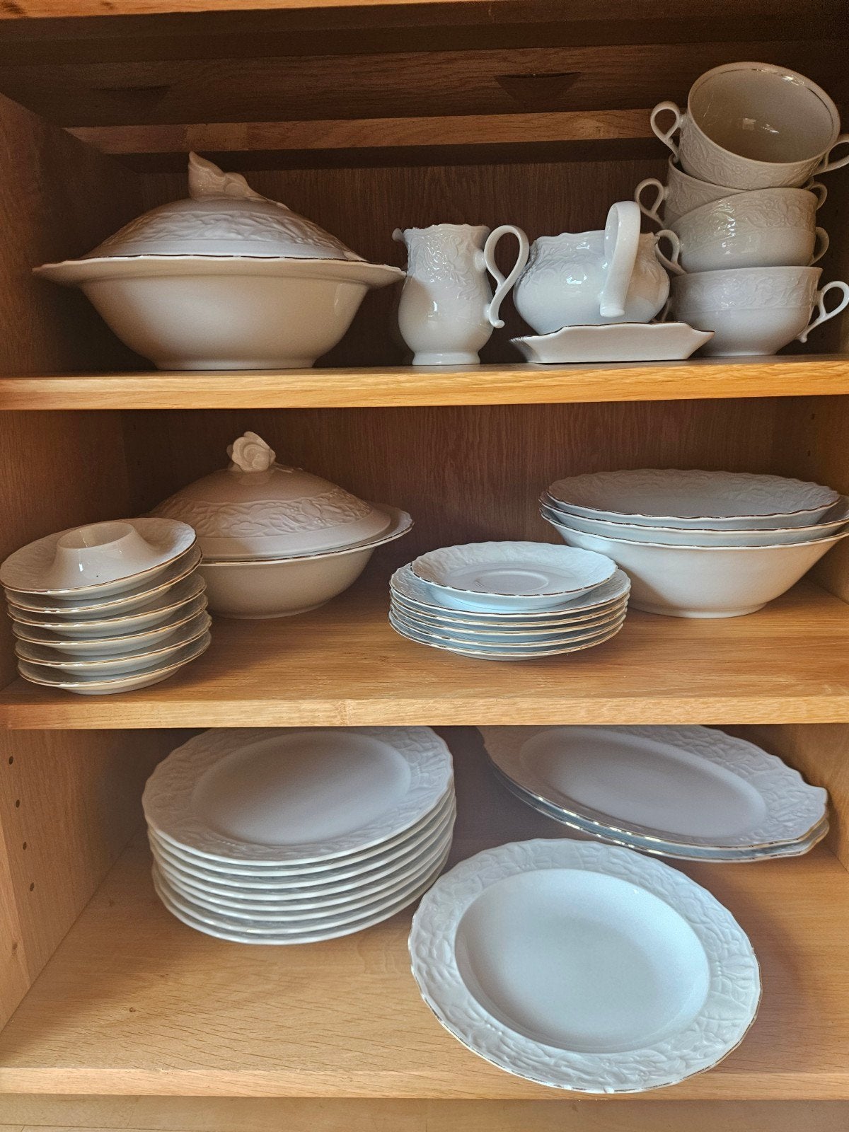 Wit servies met gouden rand, gebruikt, Ophalen
