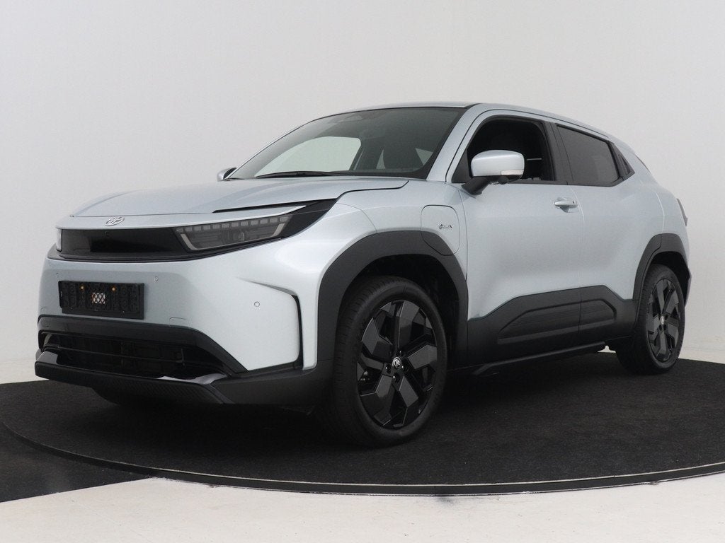 Toyota Urban Cruiser Executive 61 kWh 0001562788 (bj 2026), Auto's, Toyota, 12 maanden, Zwart, Leder en Stof, Urban Cruiser