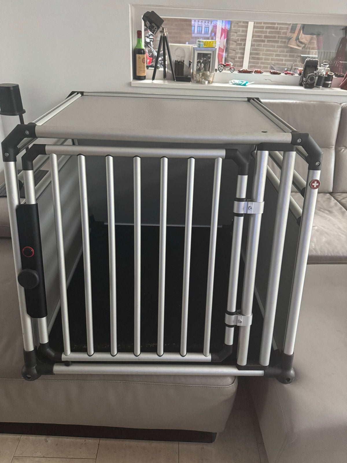 Hondenbench swiss innovations L, Ophalen, Zo goed als nieuw