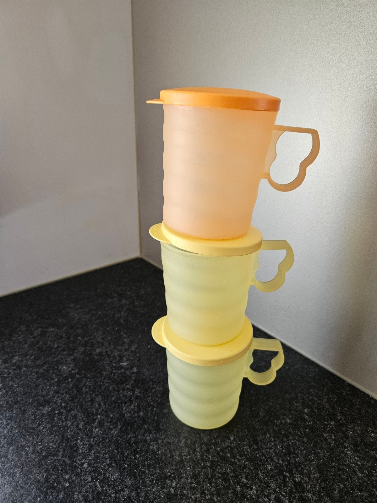 Tupperware bewaardozen en bekers, diverse maten, Huis en Inrichting, Keuken | Tupperware, Ophalen, Gebruikt, Oranje, Beker of Kan
