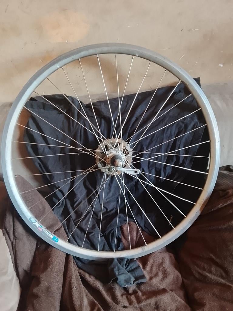 Achterwiel 28inch 8 versnellingen cassette, met vleugelmoer, Fietsen en Brommers, Fietsonderdelen, Wiel, Gebruikt, Ophalen of Verzenden