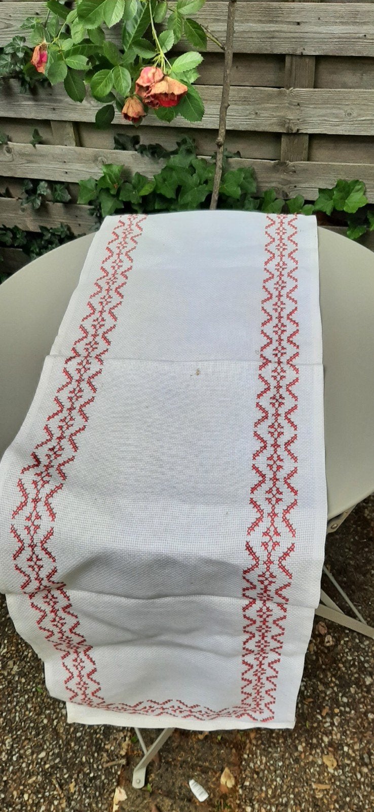Vintage geborduurde tafelloper - rood en wit, Ophalen of Verzenden