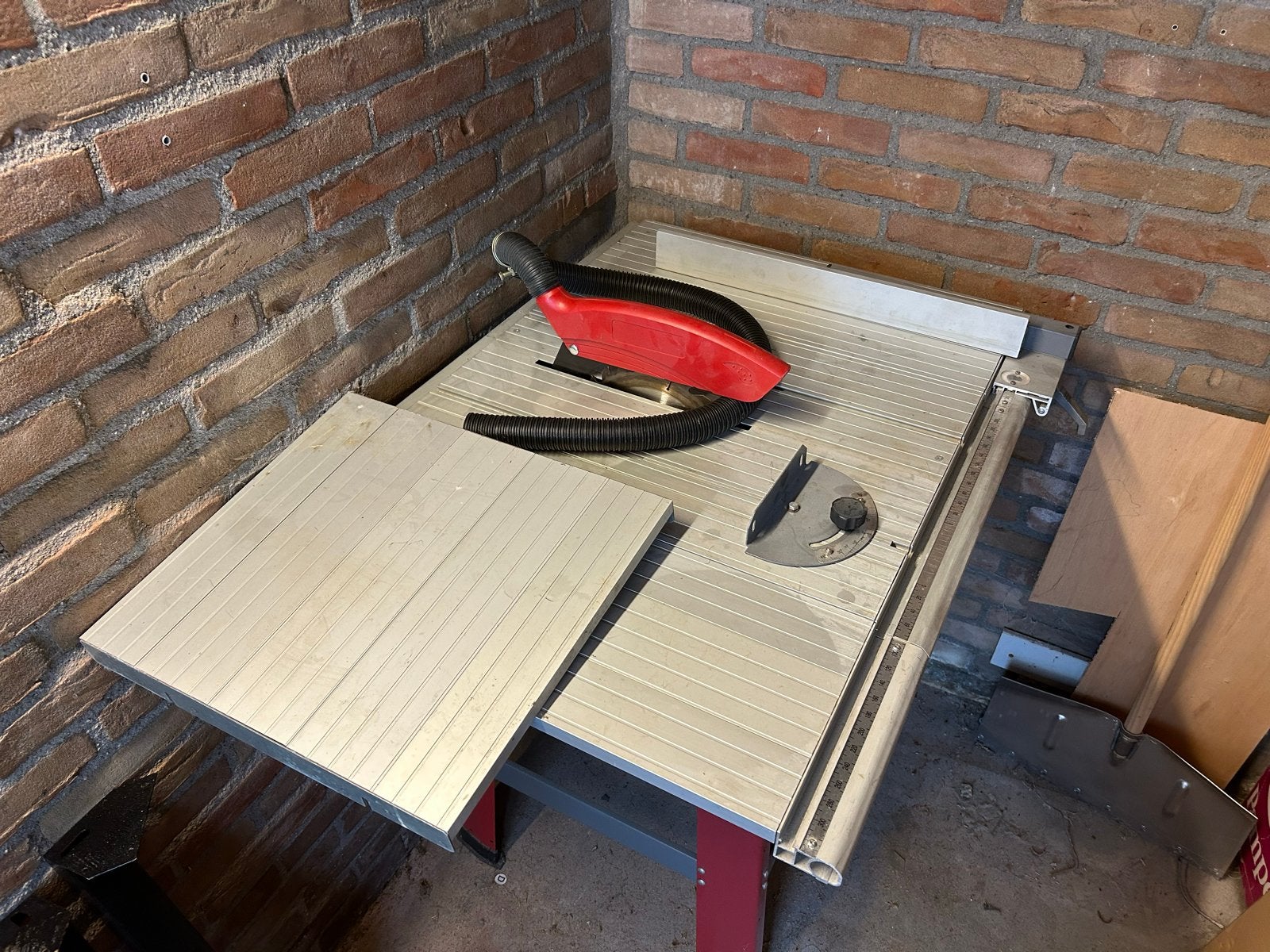 Einhell (cirkel) zaagtafel met extra zaagblad, Ophalen, Gebruikt, Cirkelzaag, 600 tot 1200 watt