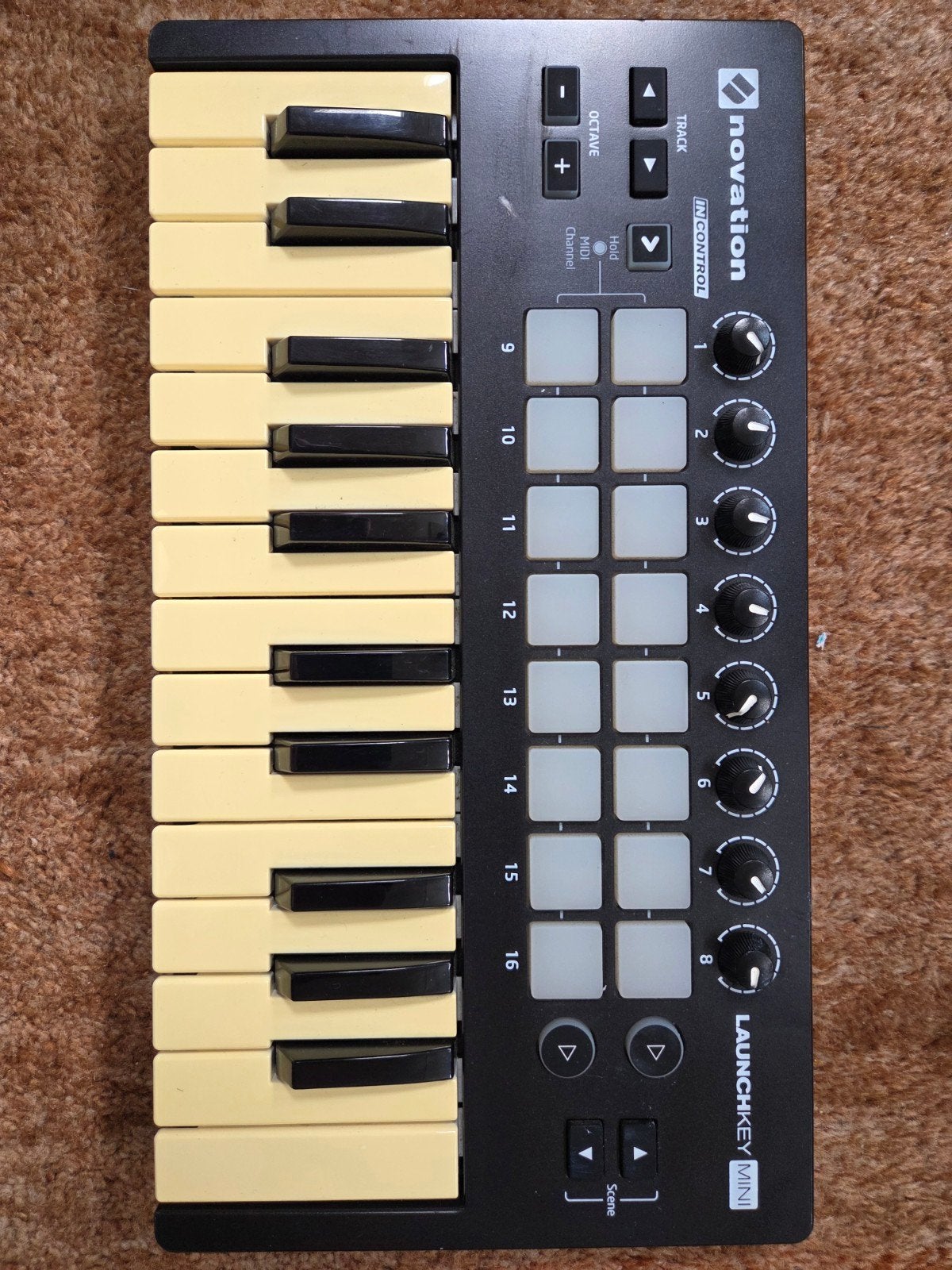 Novation Launchkey Mini MK2 MIDI Keyboard Controller, Overige merken, Zo goed als nieuw, Aanslaggevoelig, Overige aantallen