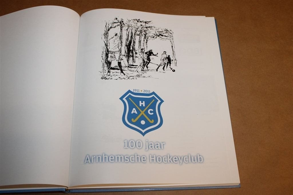 100 Jaar Arnhemsche Hockeyclub — Jubileumboek 1911-2011, Boeken, Ophalen of Verzenden, Zo goed als nieuw, Watersport en Hengelsport