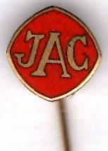 Jeugd Automobiel Club JAC rood email/koper speldje( B_184 ), Verzamelen, Speldjes, Pins en Buttons, Verzenden, Zo goed als nieuw
