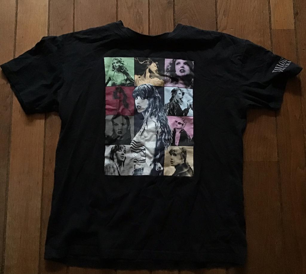 Taylor Swift Eras tour shirt, Kleding | Dames, T-shirts, Verzenden, Zwart, Korte mouw, Maat 36 (S)