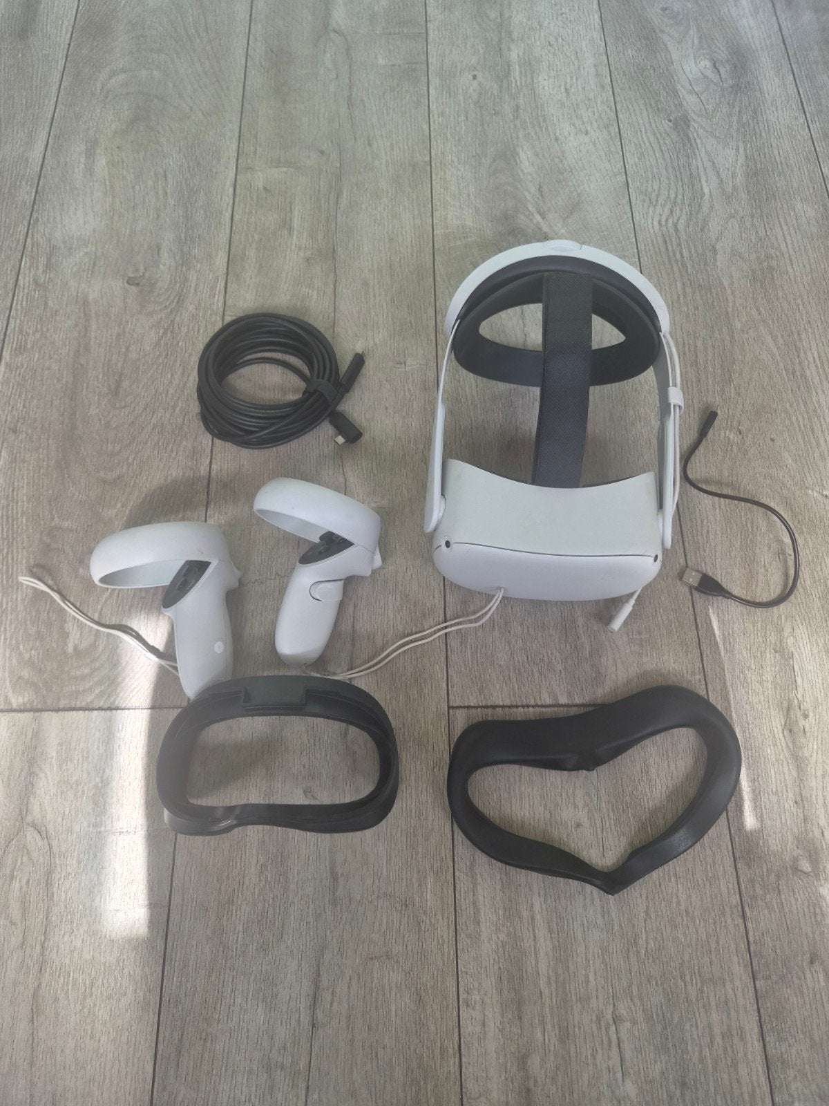 Oculus Quest 2 VR-bril met controllers en accessoires, Ophalen of Verzenden, Zo goed als nieuw, VR-bril, Overige platformen