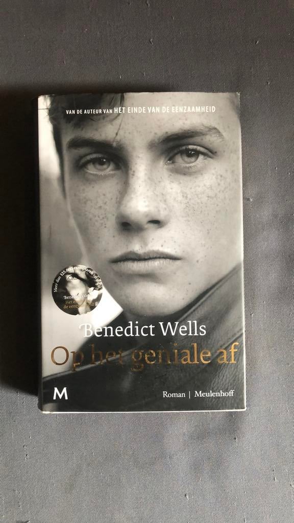Benedict Wells - Op het geniale af, Boeken, Ophalen of Verzenden, Zo goed als nieuw, Benedict Wells