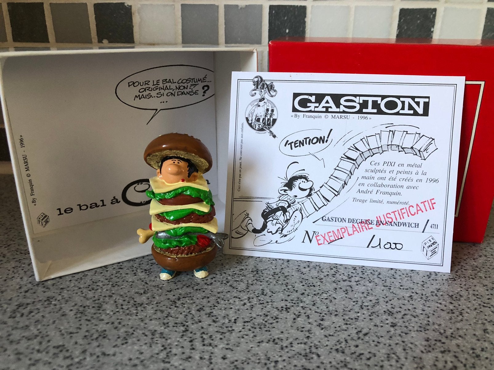 Gaston Bal vermomd als boterham - Pixi, Verzamelen, Ophalen of Verzenden, Asterix en Obelix, Zo goed als nieuw, Beeldje of Figuurtje
