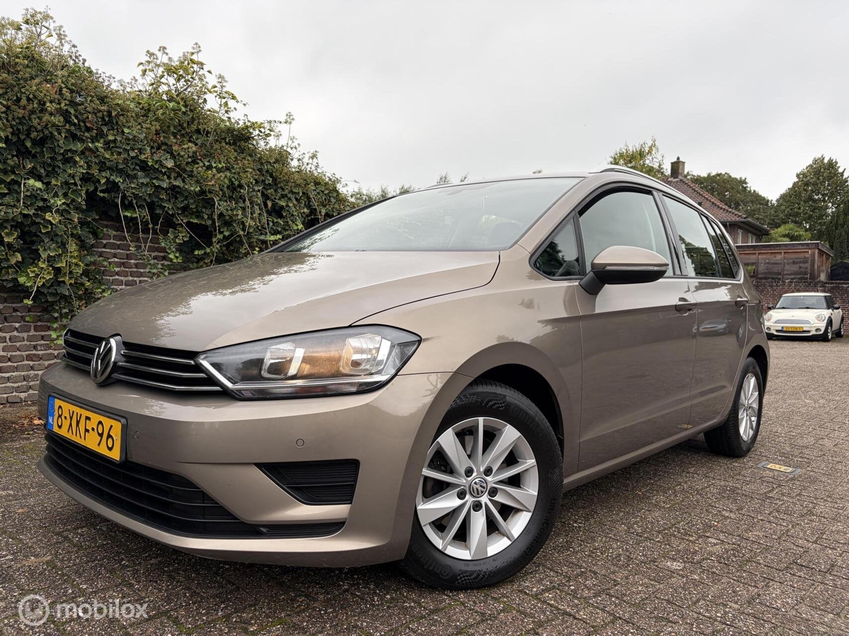 Volkswagen Golf Sportsvan 1.2 TSI AUTOMAAT / Leder / Navi, Gebruikt, 4 cilinders, Beige, Bedrijf