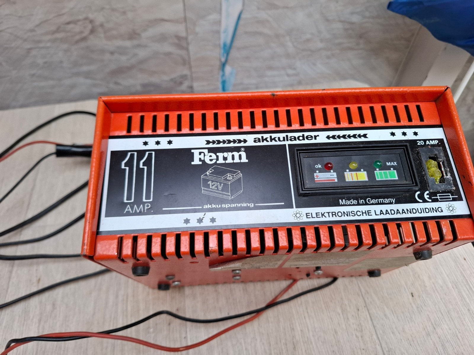 Ferm acculader 11 Ampere - Made in Germany, Gebruikt, Universele onderdelen