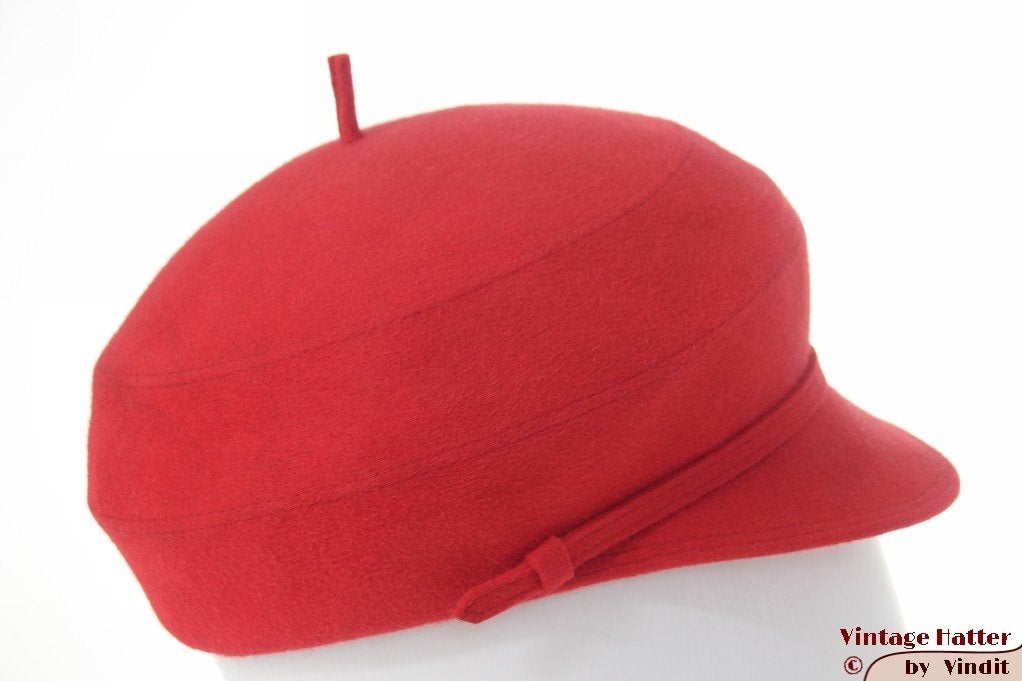 Vintage Pet-achtige dameshoed V.E.B. rood vilt 56, 56 of 57 cm (M, 7 of 7⅛ inch), Ophalen of Verzenden, Pet, V.E.B. Dresden