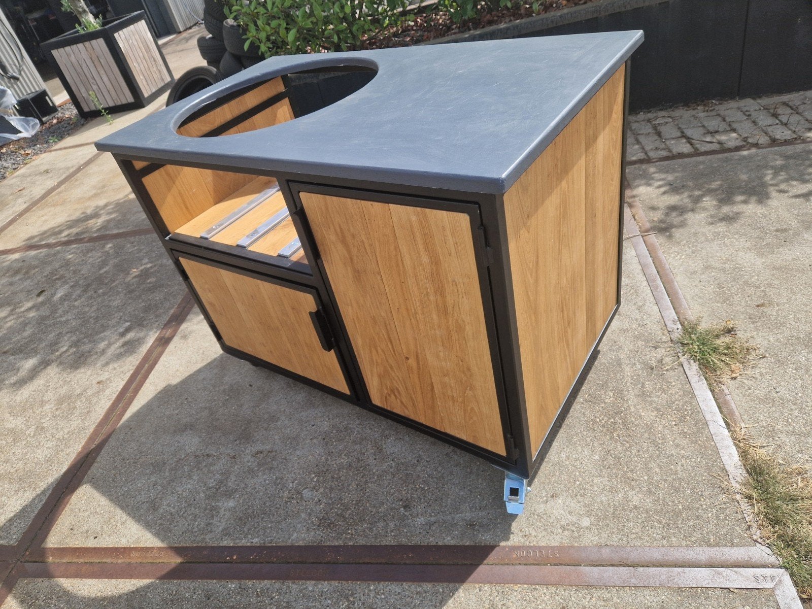 aanbieding showroom model buitenkeuken staal,eikenhout,beton, Industrieel suar interieur, Nieuw, Ophalen of Verzenden, Vrijstaand