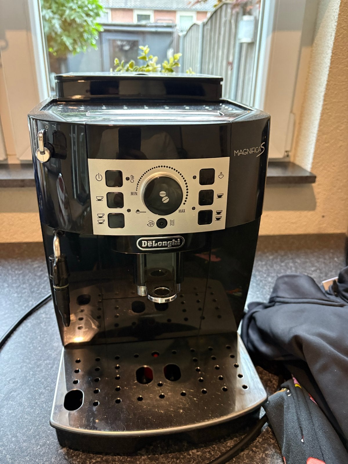 De'Longhi Magnifica S Koffiemachine - Goed Werkend, Stoompijpje, Gebruikt, Koffiemachine, Koffiebonen