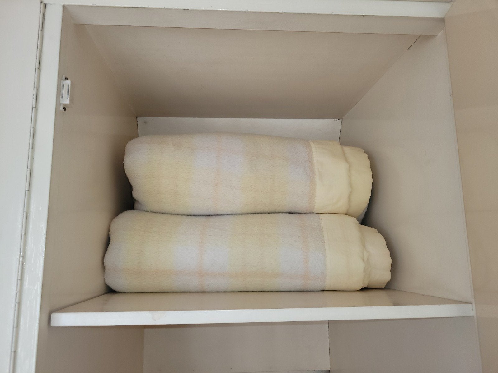2x Vintage AaBe Dralon Deken - Geel Geruit 150 x 220 cm, Gebruikt, Eenpersoons, Geel, Overige materialen