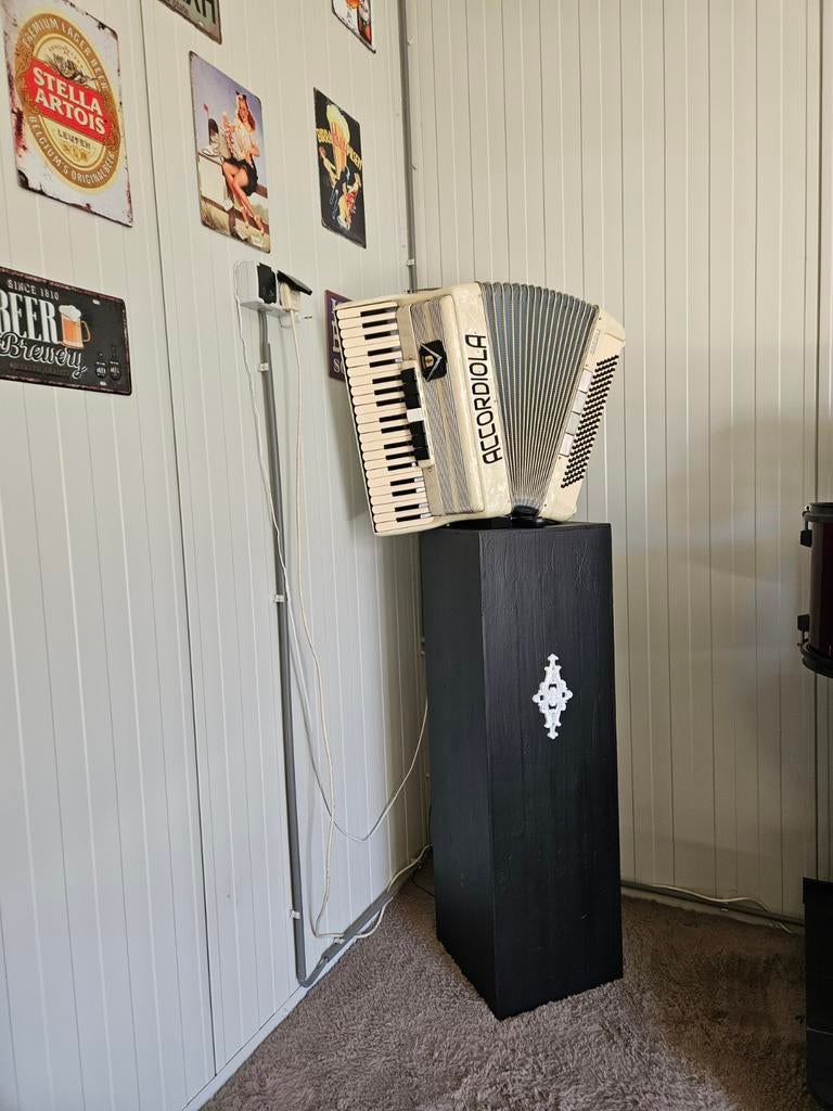 Zelfspelende accordeon op zuil/pedestal, Muziek en Instrumenten, Accordeons, Ophalen, 120-bas, Overige merken
