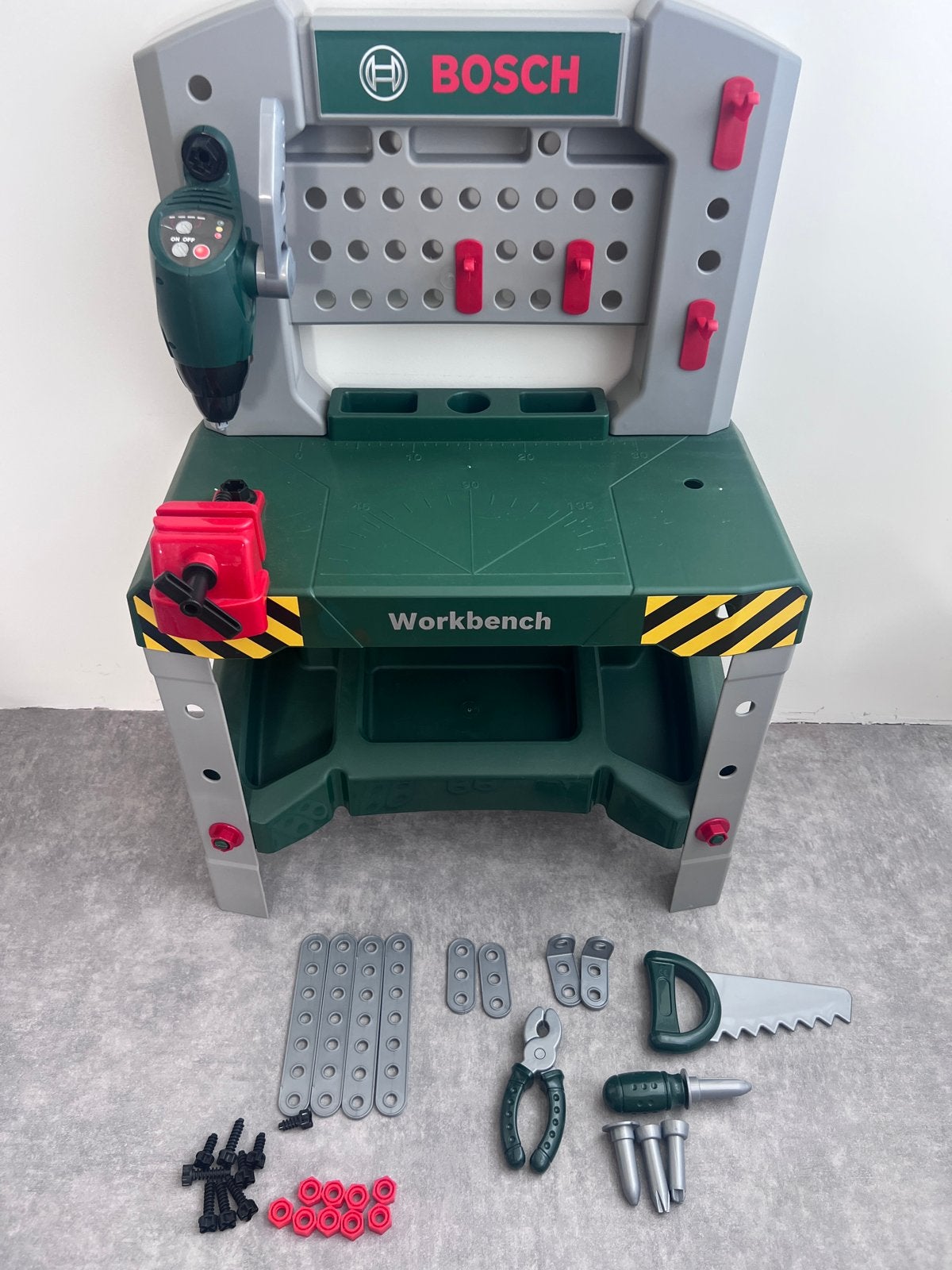 Bosch speelgoed werkbank met accessoires, Ophalen of Verzenden, Gebruikt, Jongen of Meisje