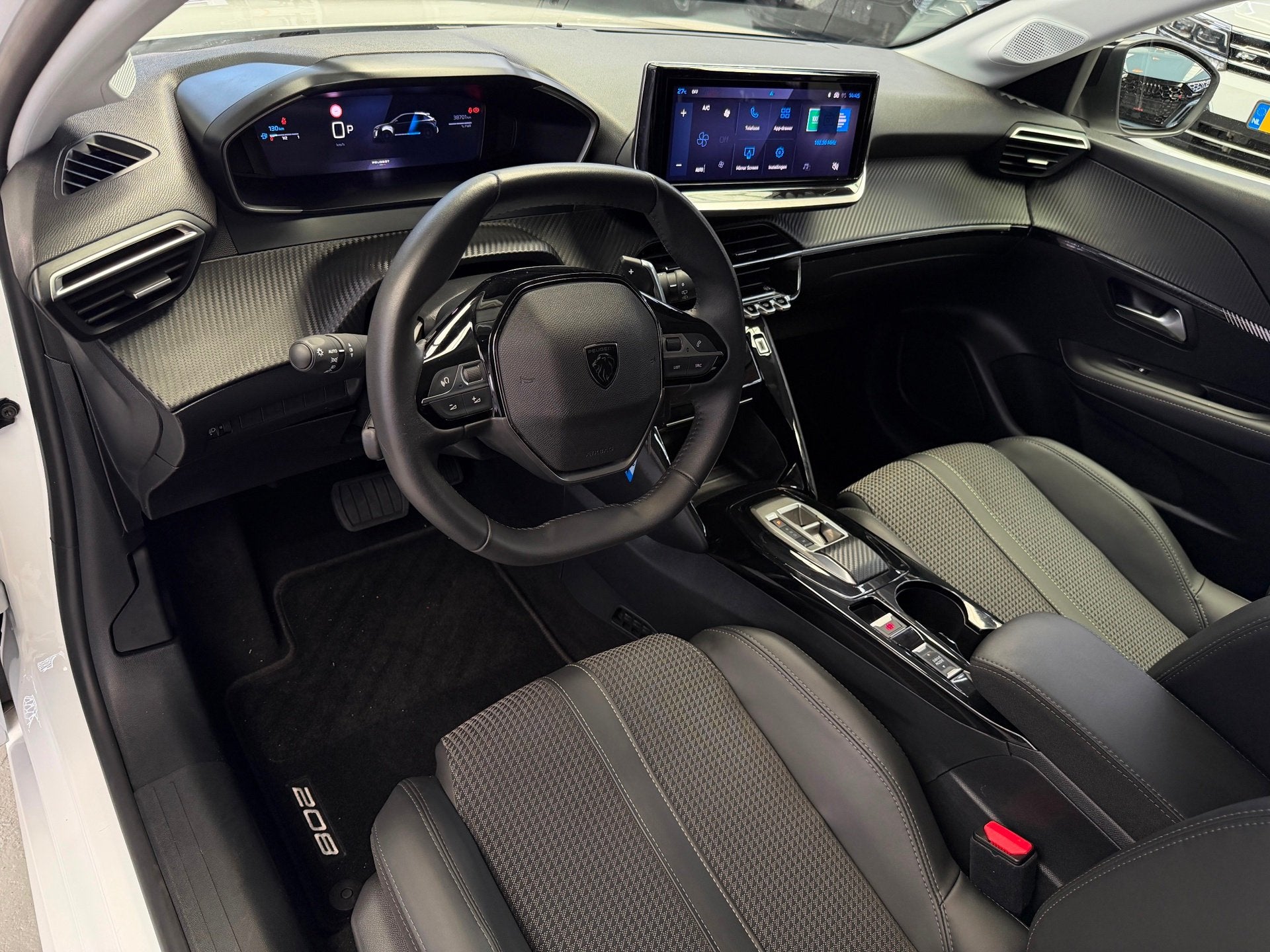 Peugeot 208 1.2 Hybrid 110 e-DCS6 Allure CarPlay Camera, Auto's, 1195 kg, Gebruikt, Zwart, 1199 cc