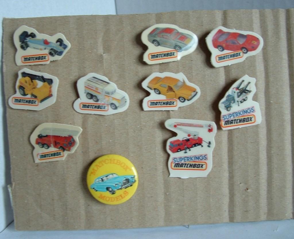 Matchbox speldjes van jaren '80. En een kleine Button., Hobby en Vrije tijd, Modelauto's | Overige schalen, Zo goed als nieuw