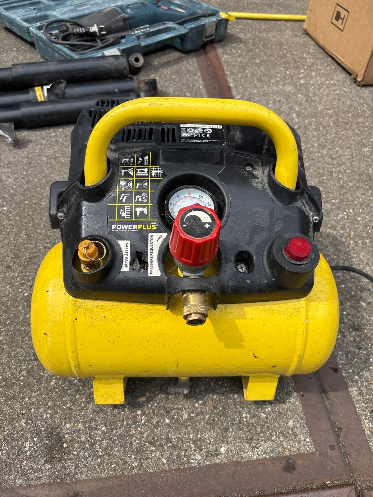 POWERPLUS Compressor, Ophalen, Gebruikt, 6 tot 10 bar, Minder dan 200 liter/min