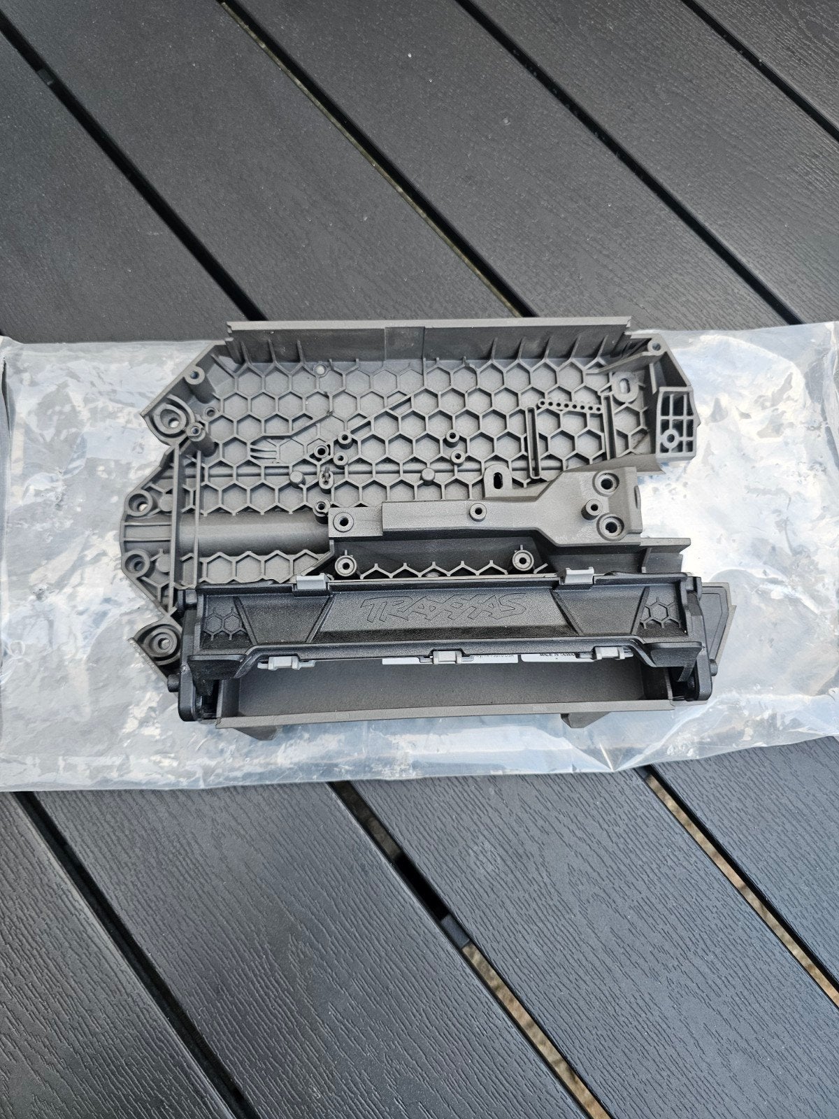 Traxxas Maxx V1 Chassis + Batterijhouder (TRX8922R, TRX8919), Elektro, Nieuw, Ophalen of Verzenden, Schaal 1:10