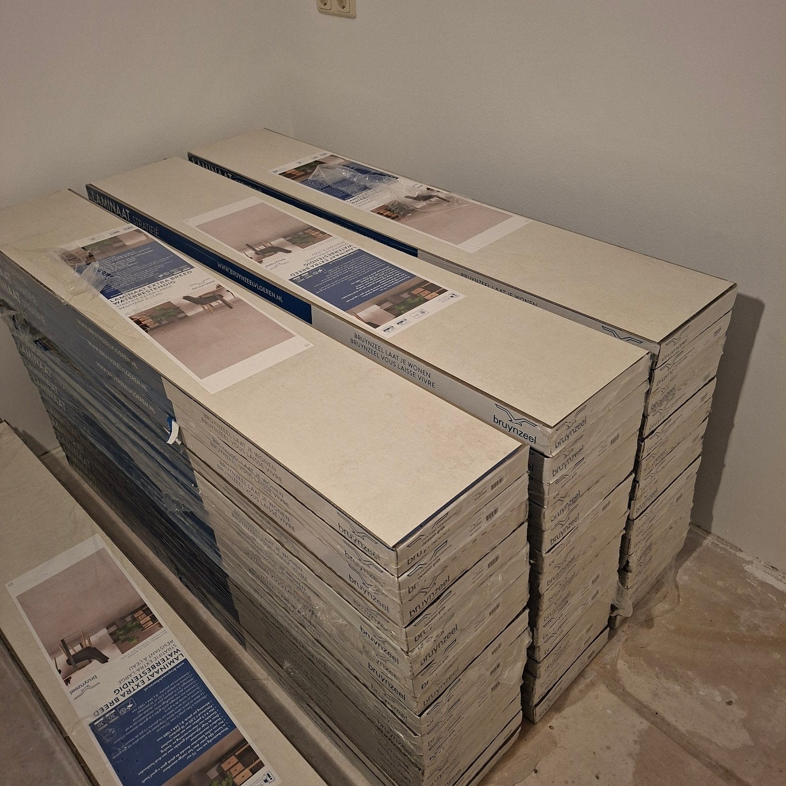 Bruynzeel Laminaat Gewoon Grijs,  90m², Ophalen, 75 m² of meer, Nieuw, Grijs