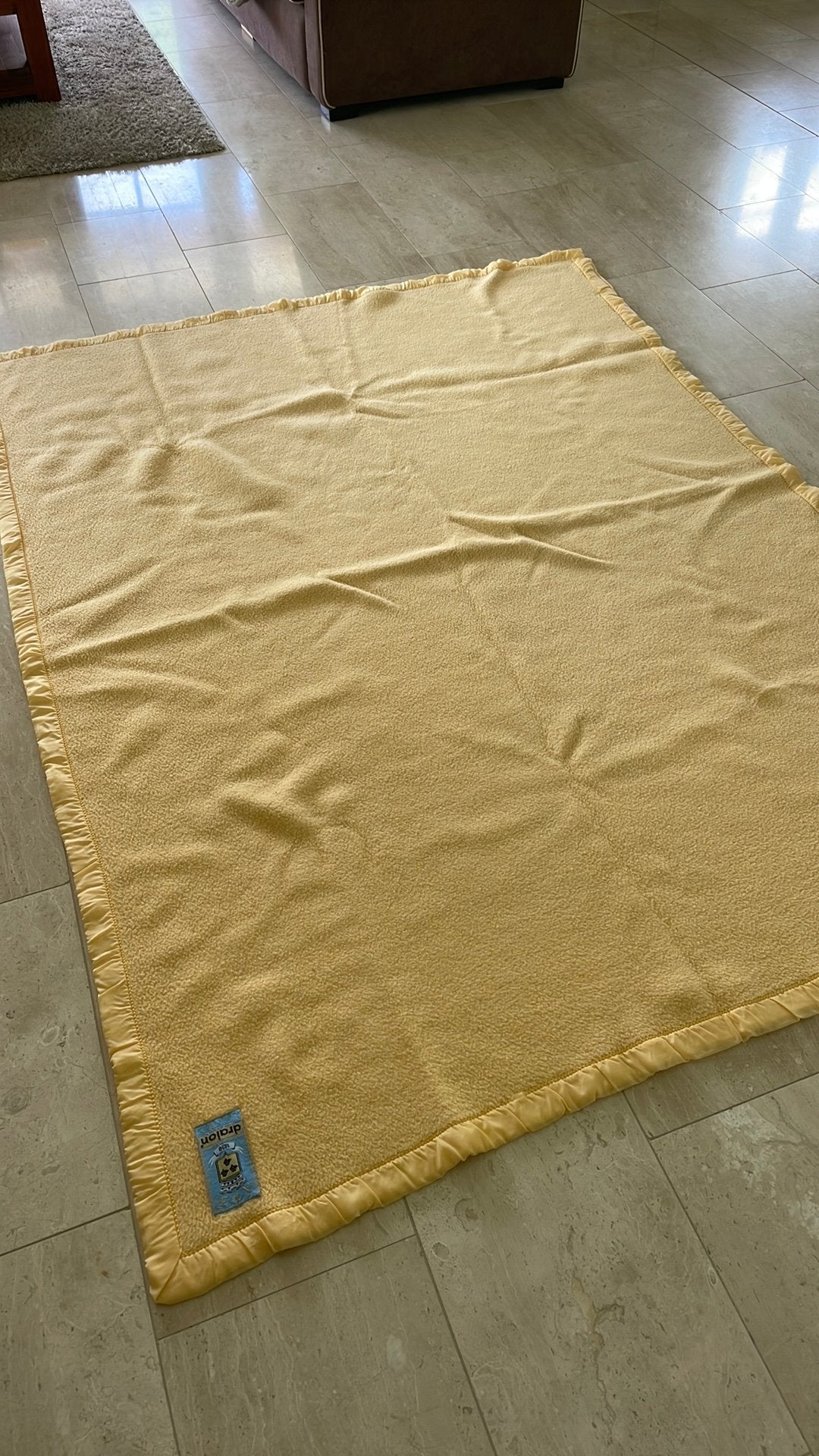 Vintage dralon deken lichtgeel 220 x 165 cm, Ophalen of Verzenden, Zo goed als nieuw