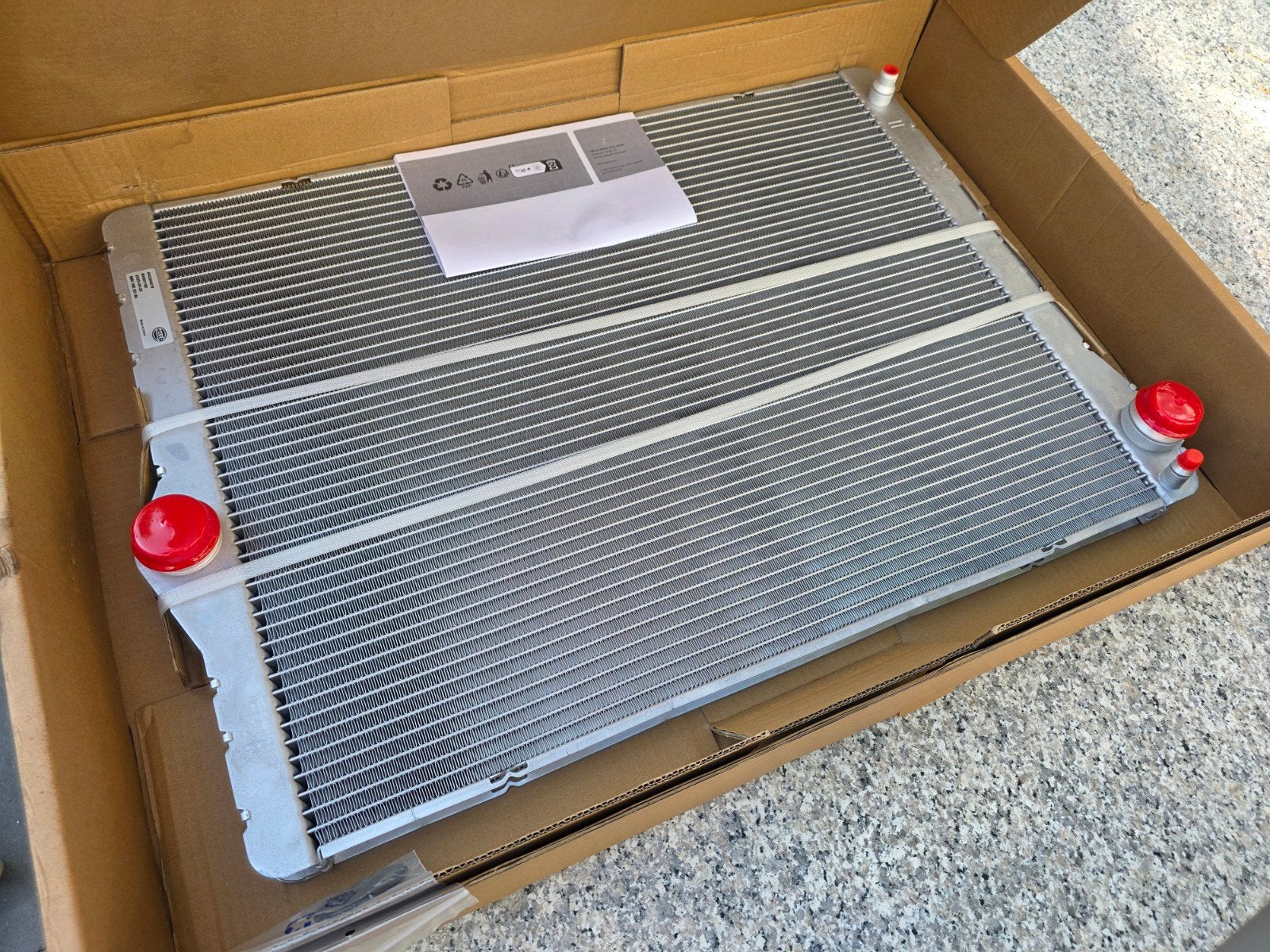 Hella radiateur BMW F10 F11 530i nieuw old-stock, Auto-onderdelen, Info@hella.de, München, Nieuw, Ophalen of Verzenden