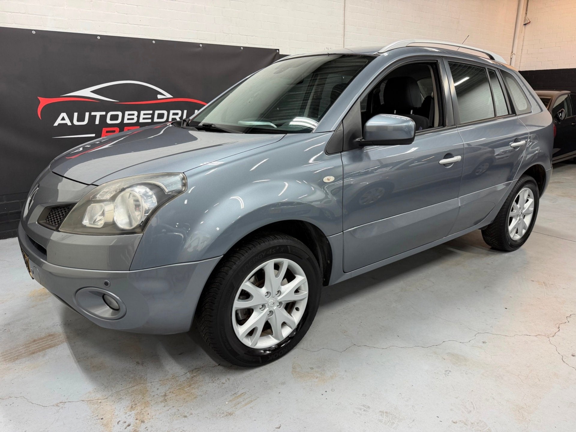 Renault Koleos 2.5 Dynamique Pack Nap/Airco/Navi/APK 15-10-2, Auto's, Voorwielaandrijving, Dealer onderhouden, Gebruikt, Zwart