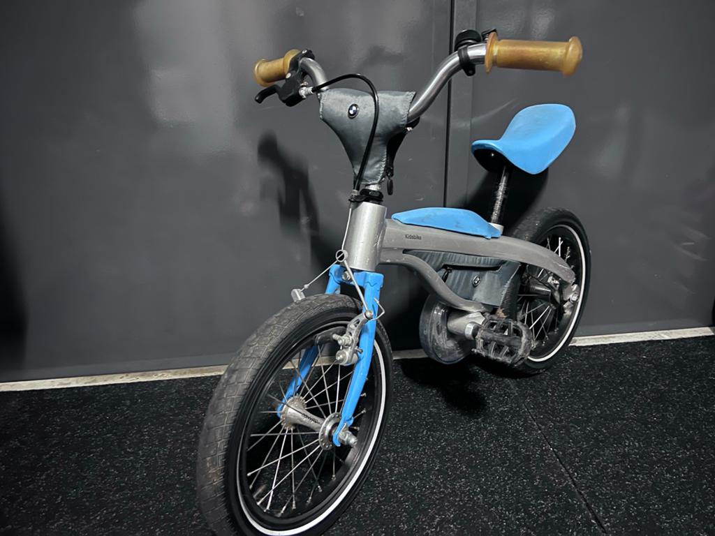 BMW Kidsbike loopfiets / kinderfiets en BMW slot Grijs/Blauw, Ophalen of Verzenden, Gebruikt, Velgrem, 16 tot 20 inch