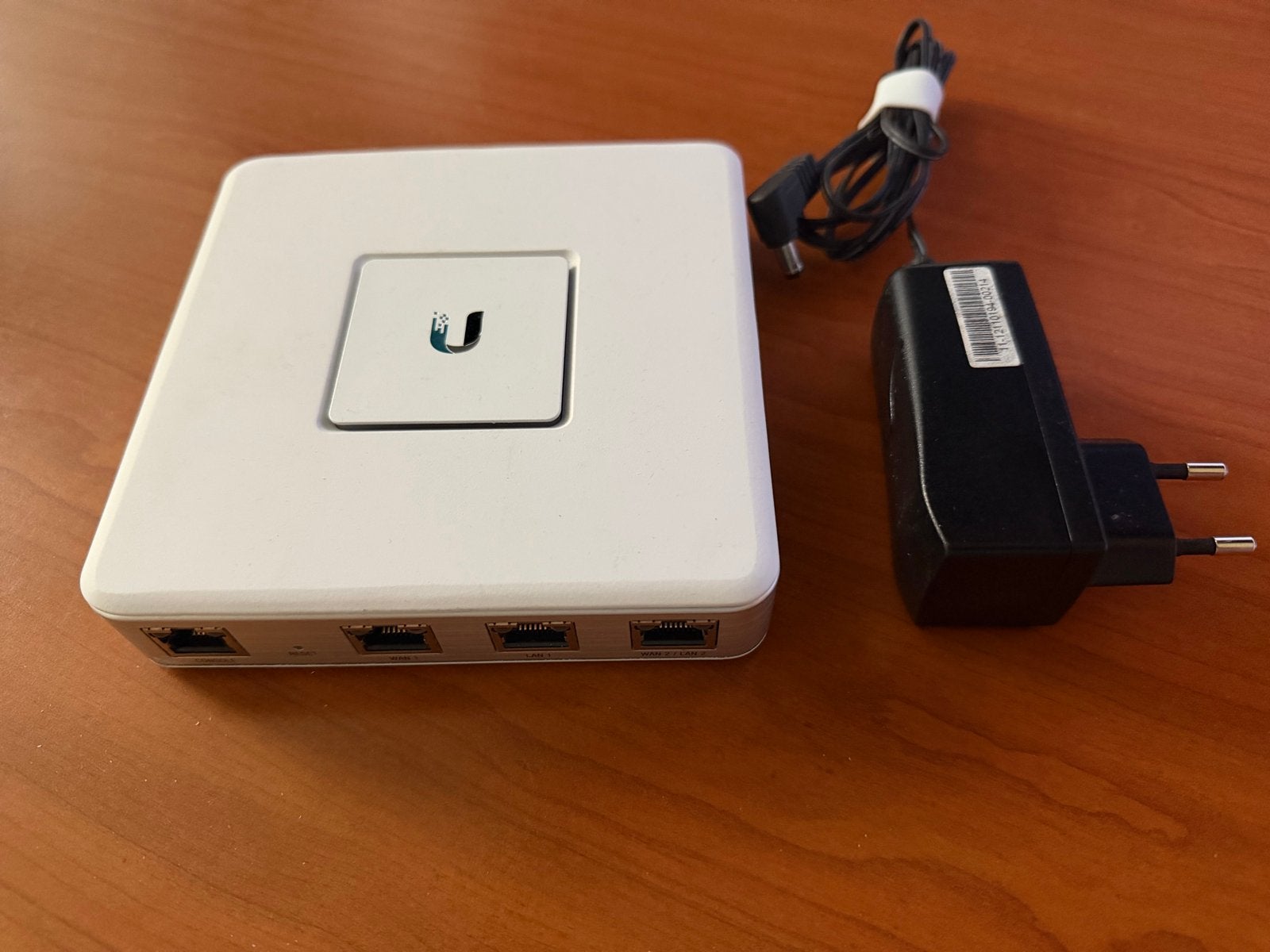 Ubiquiti UniFi Security Gateway USG-4P, Computers en Software, Routers en Modems, Ophalen of Verzenden, Zo goed als nieuw, Router