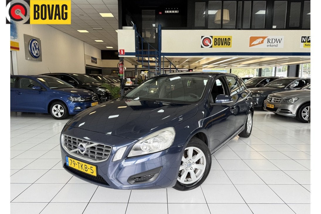 Volvo V60 1.6 T3 Kinetic Automaat Bovag Garantie (bj 2012), Auto's, Stof, Gebruikt, 4 cilinders, 150 pk