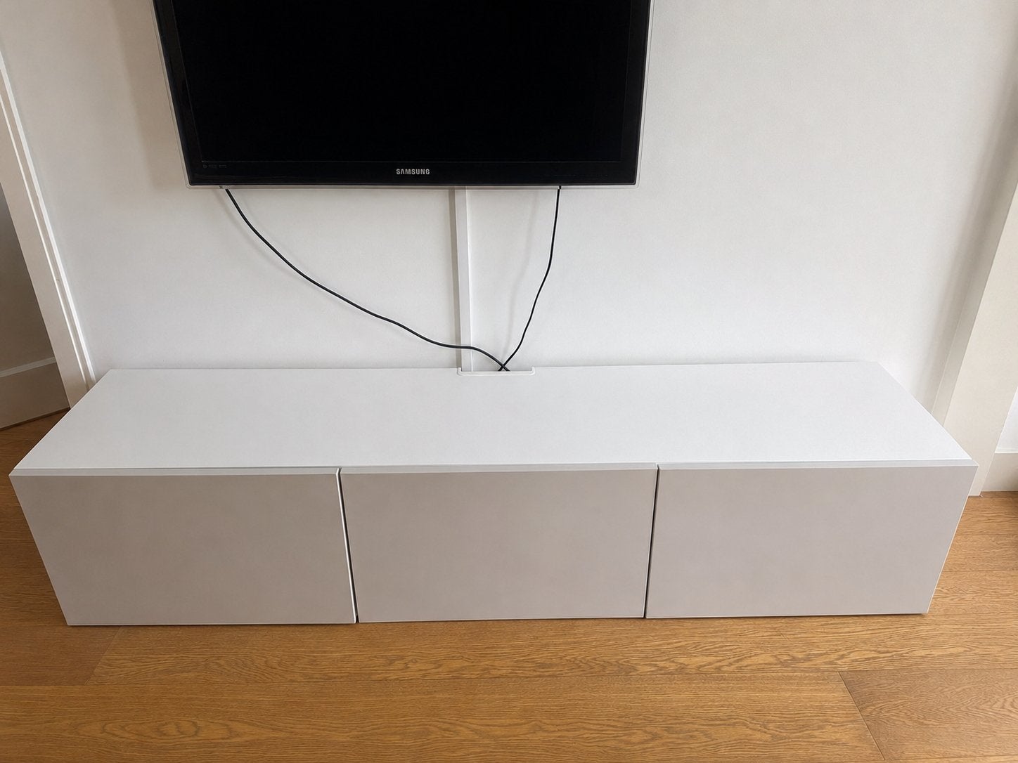Tv-meubel met deuren, wit/Lappviken lichtgrijs/beige, Huis en Inrichting, Kasten | Televisiemeubels, Ophalen, Overige houtsoorten
