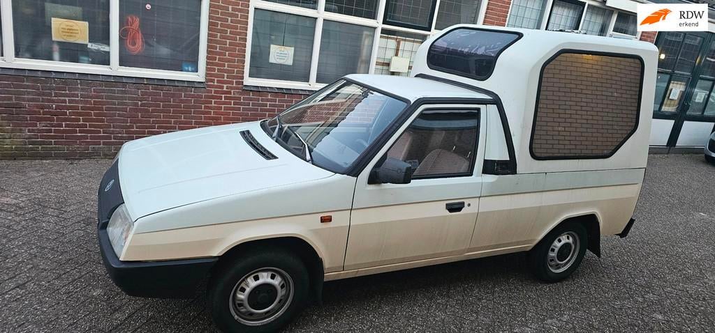 Skoda PICK-UP HIVO, Auto's, Skoda, 980 kg, Overige modellen, Wit, Origineel Nederlands