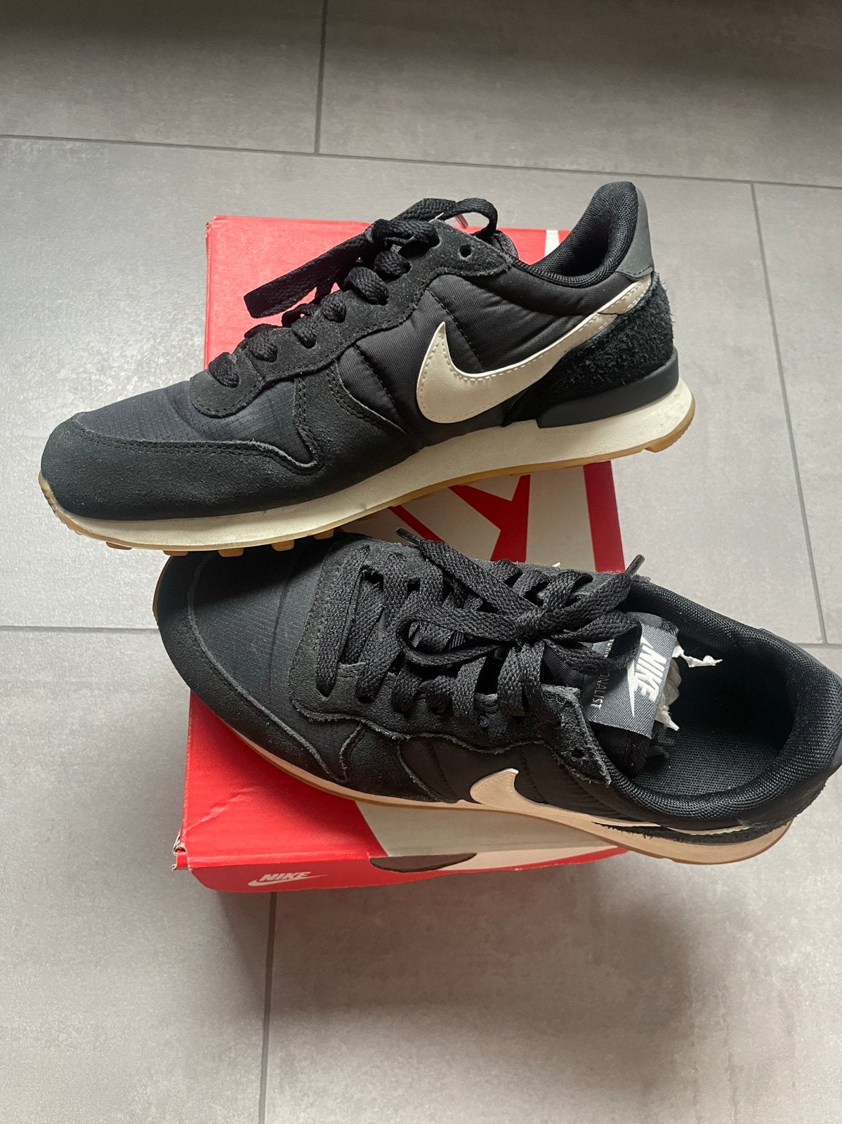 Nike Internationalist Sneakers Zwart/Wit Maat 37.5, Zwart, Ophalen of Verzenden, Sneakers of Gympen, Zo goed als nieuw