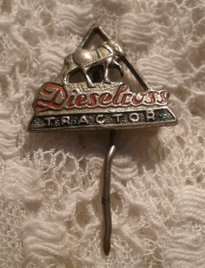 Oud speldje - Dieselross - tractor - Fendt, Verzamelen, Speldjes, Pins en Buttons, Ophalen of Verzenden, Gebruikt, Overige onderwerpen