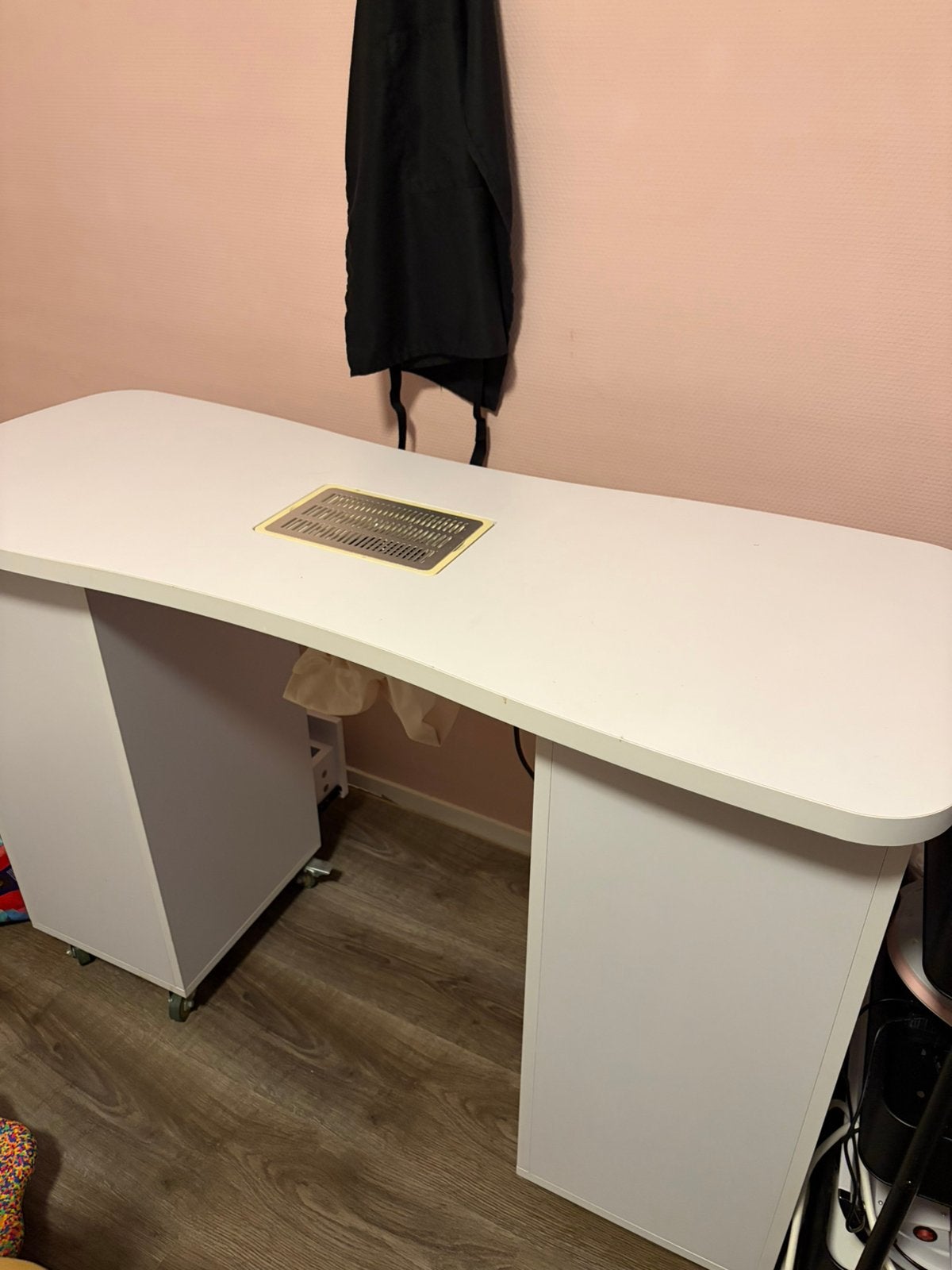 Nagel tafel met afzuiging, Ophalen, Zo goed als nieuw