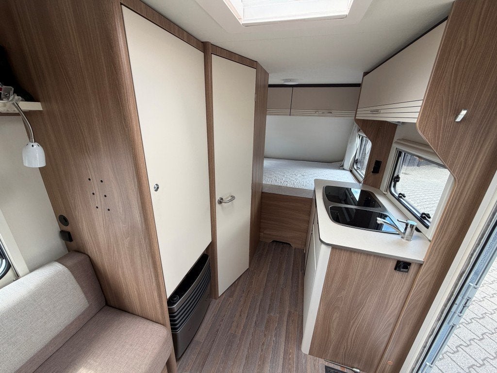 Foto 6 van BURSTNER Premio 430 TS '20 (Mover, Vastbed, 894kg)