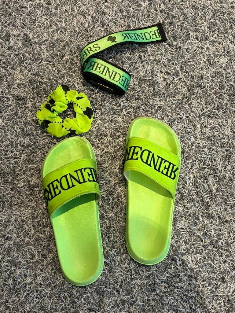 Reinders slippers maat 40 met bijpassende riem en chunchy., Kleding | Dames, Schoenen, Slippers, ., Ophalen of Verzenden, .