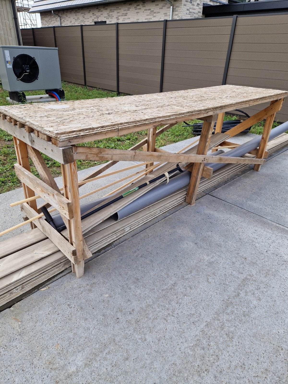 Stevige houten werktafel - gratis af te halen, Doe-het-zelf en Verbouw, Werkbanken, Ophalen, Gebruikt, Minder dan 70 cm